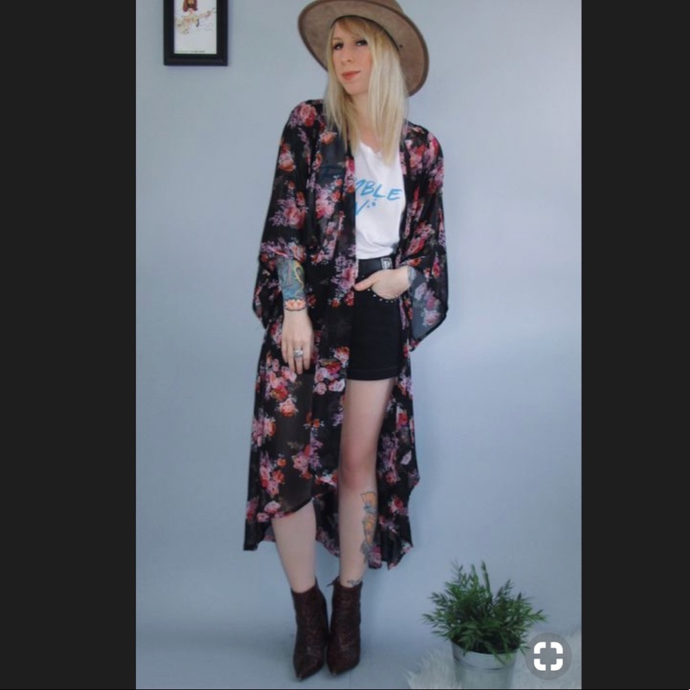 Reverse Street Floral Kimono new
